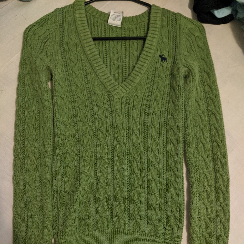3/$15 Abercrombi & Fitch V-neck Sweater - Green, S